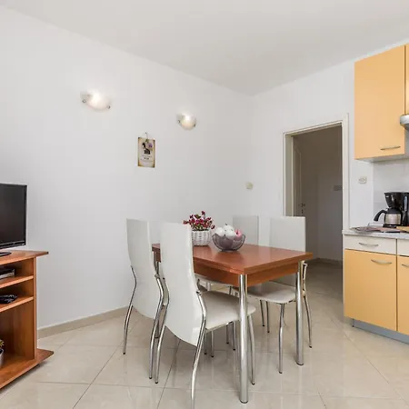 Apartment Moderne Im Erdgeschoss Cizici